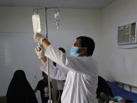 Health worker in refugee camp in Yemen