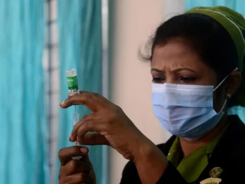 Woman health worker in Bangladesh