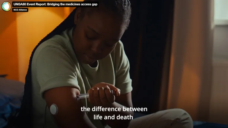 african woman injecting insulin