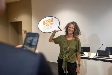 Brazillian woman carrying moment for caring about NCDs sign