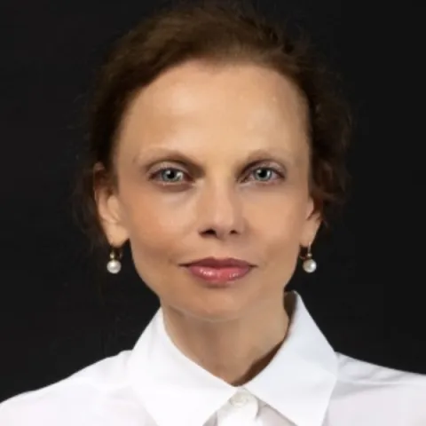 Tea Collins portrait 